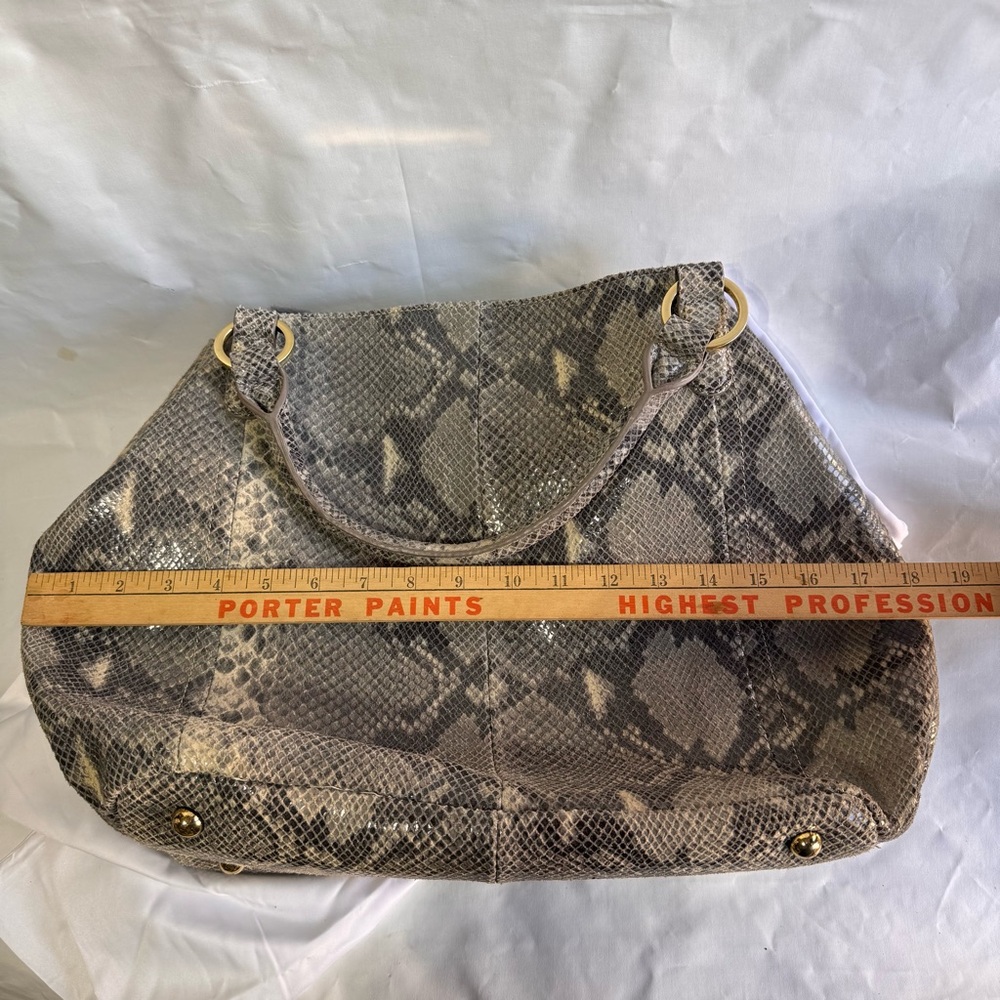 Michael kors // grey, black snake print shoulder tote with crossbody strap - Picture 9 of 11